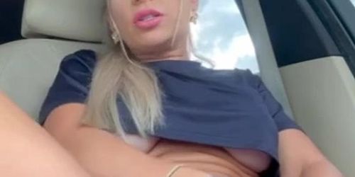 Hot Pussy Cumming Rough In Car