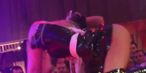 flexi girl shows all on public stage