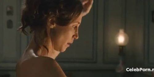 Vera Farmiga exposes her totally nude body