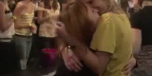 Drunk Babes Suck At Party