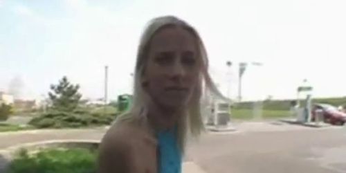 Gorgeous teen girl gets crotch licked_1