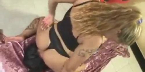 Nude Lesbian facesitting - video 4