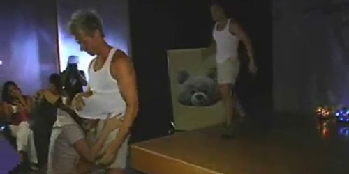 Fat discussing bitch sucking dick - video 53