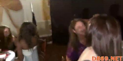 Yong girls doing blow job - video 66