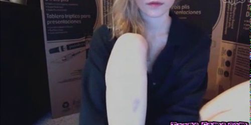 Sexy Babe Sucks Her Sexy Teen Toes