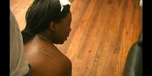 Ebony maid gives hot extra service part1