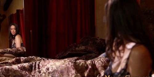 Gorgeous stepmom licks and fingers teen babe