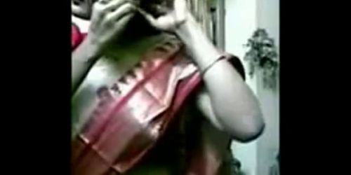 Indian Beautiful Women Showing Boobs - video 1