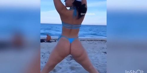 Slim Thick girls with big fat ass Twerking 