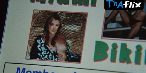 Sethal Streep Showing Her Boobs Ox - Meryl Streep Breasts Scene in She-Devil - Tnaflix.com