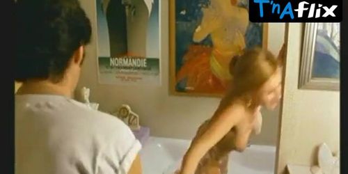 Elisa Servier Breasts,  Bush Scene  in Pour 100 Briques T'As Plus Rien...