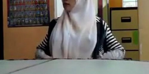 Naughty Muslima Web Cam Flashing!!