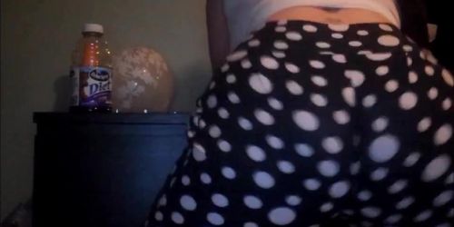 If you have epilepsy, don't watch. Polka dots on BBW