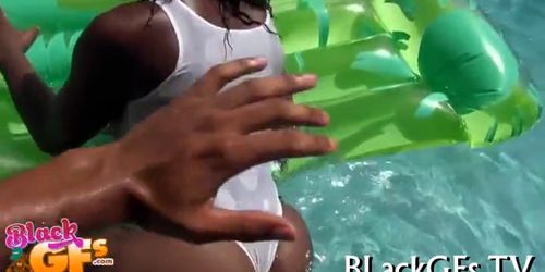 Juicy black girl licks and rides - video 4