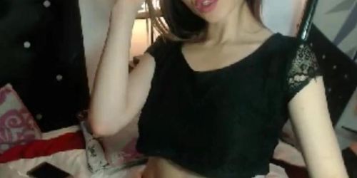 SEXY WEBCAM GIRL WITH TINY OUTIE