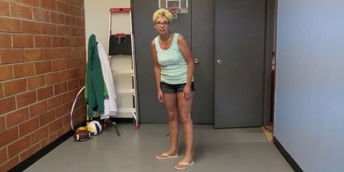 Super Sexy Milf Spices Up His Release