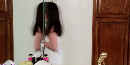 Teenage les rubs pussy