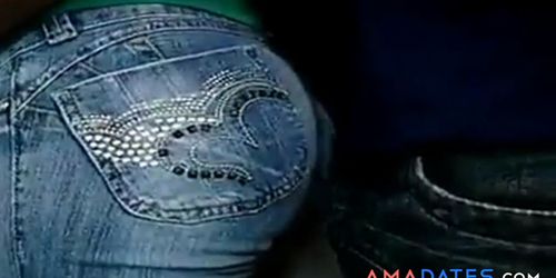 Encoxando amiga da bunda durinha com jeans - video 1