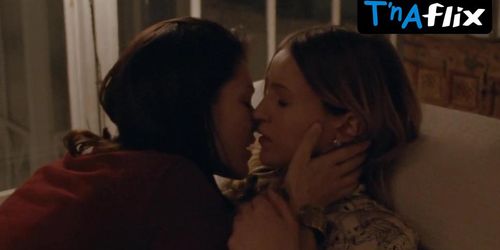 Christa Theret Lesbian Scene  in Non-Fiction