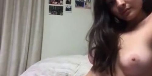Horny web cam teenie exposing her remarkable physique online