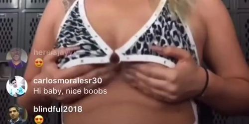 IG live barista babe flashing her boobs