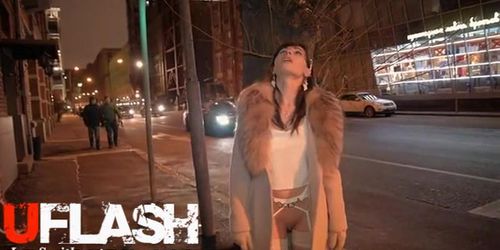 Naked Public City Tour with Jeny Smith Flashing