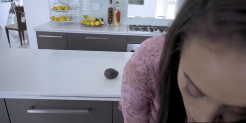 MILF stepmom sucked a stepsons big dick in a kitchen (Gia Vendetti)