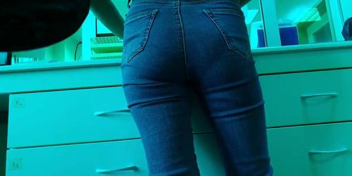 candid jean girl ass..