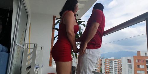 Kathalina777 hace un delicioso anal en el balcon de au casa y termina con la leche en su boca