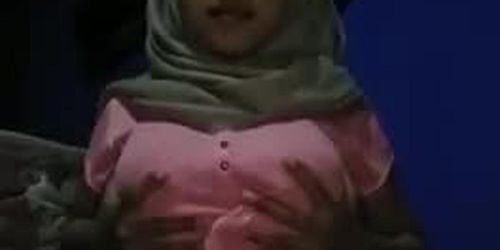 Bokep Indonesia viral - Anak SMA tudung kuning masturbation