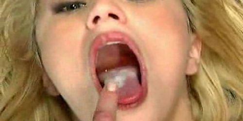 大量のおいしい精子を飲み込む