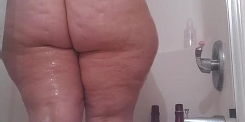 bbw showering