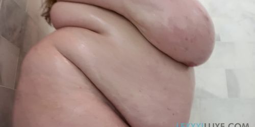 Big Boob BBW Soaps up Pussy in the Shower