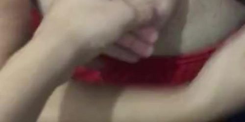 Peitinho delicioso da mãe do amigo MILF