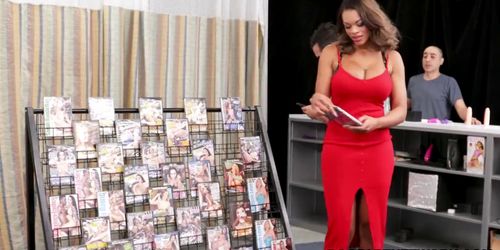 Halle Hayes takes random cocks to spice things up