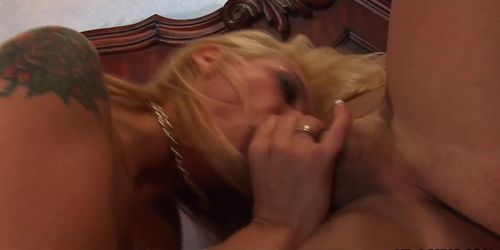 Blonde milf has a nice dick to screw and take (Nestee Shy)