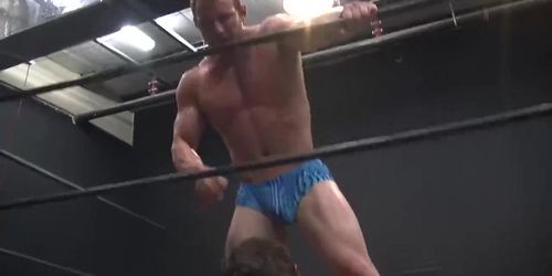 WRESTLE_MUSCLE_HUNKS_-_tsaeB_sv_nolaT_-_AT