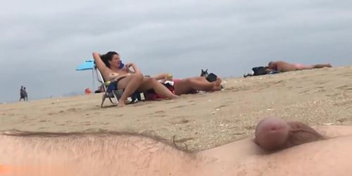 Cumshot in beach without touching