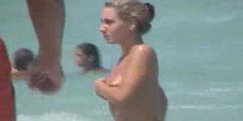 Breasts and asses - beach voyeur video