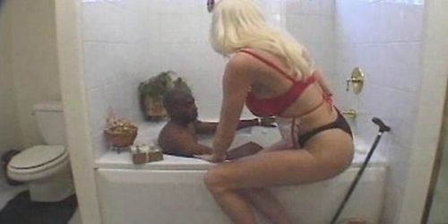 HELP IN THE TUB: ANNIE ANDERSON AND MANDINGO