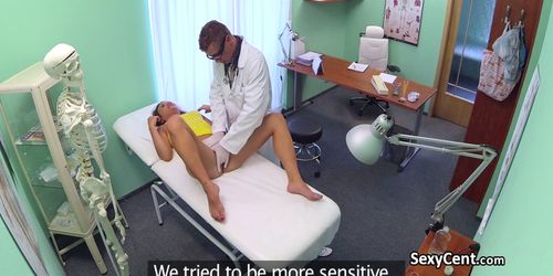 Doctor made gal squirting on exam