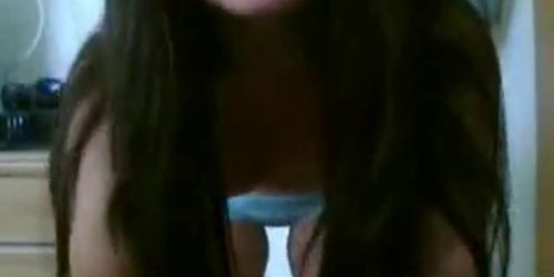 Horny Asian masturbates pussy on bed - video 7