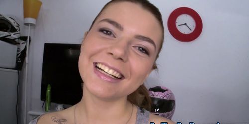 Booty babe gets fingered