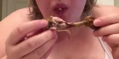 SEXY BBW EATS A LOT OF GREASY FRIED CHICKEN