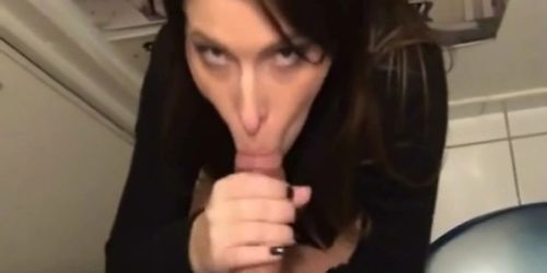 Beautiful French paying blowjob (Gotta Love Lucky)