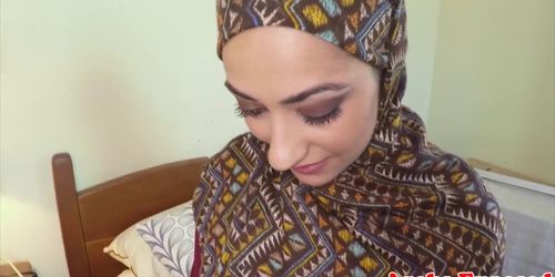 Hairy muslim babe gets jizzed in mouth