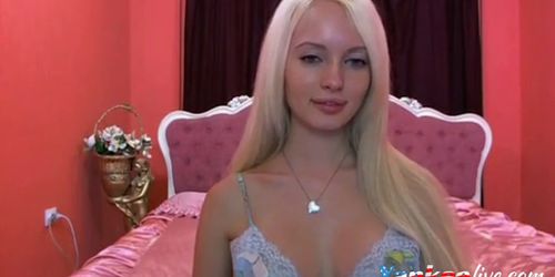 Sexy blonde babe on webcam shows off her nice tits and teases