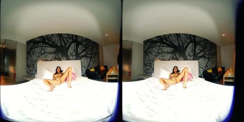 VRpussyVision.com - Young girl makes herself hot with poppers