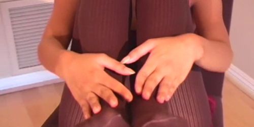 Hairy gash in tight pantyhose - video 46