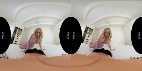 VRHUSH Brandi Love masturbating in virtual reality